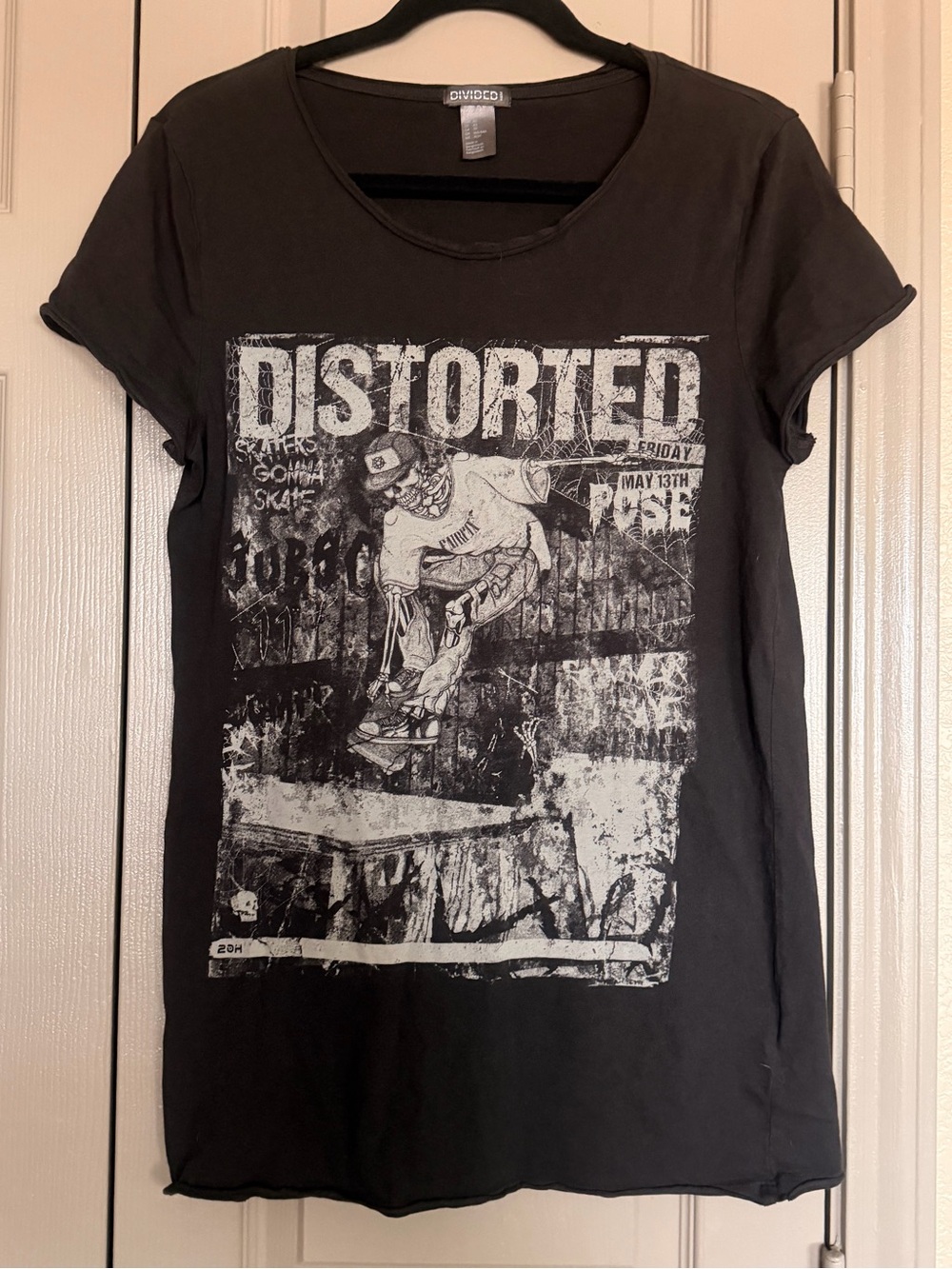 Divided Black Graphic 'DISTORTED' Skate Tee